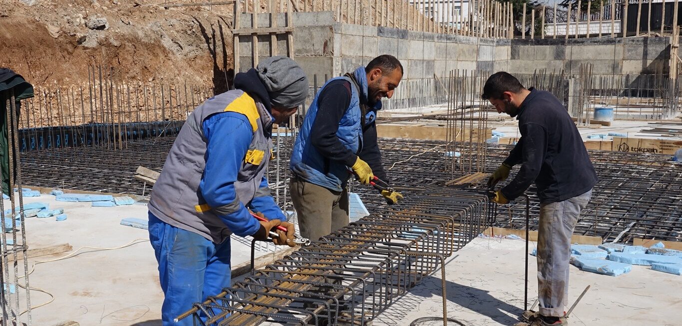 İnşaat işçilerinin zorlu Ramazan mesaisi