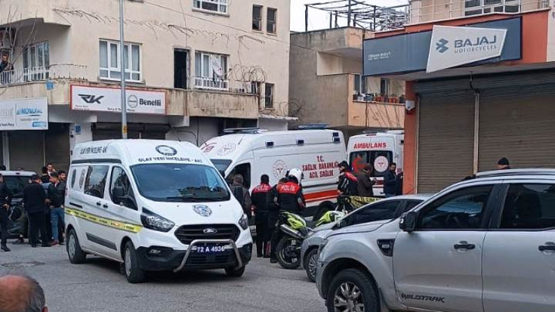 Kavgada satırlar çekildi: 3 yaralı