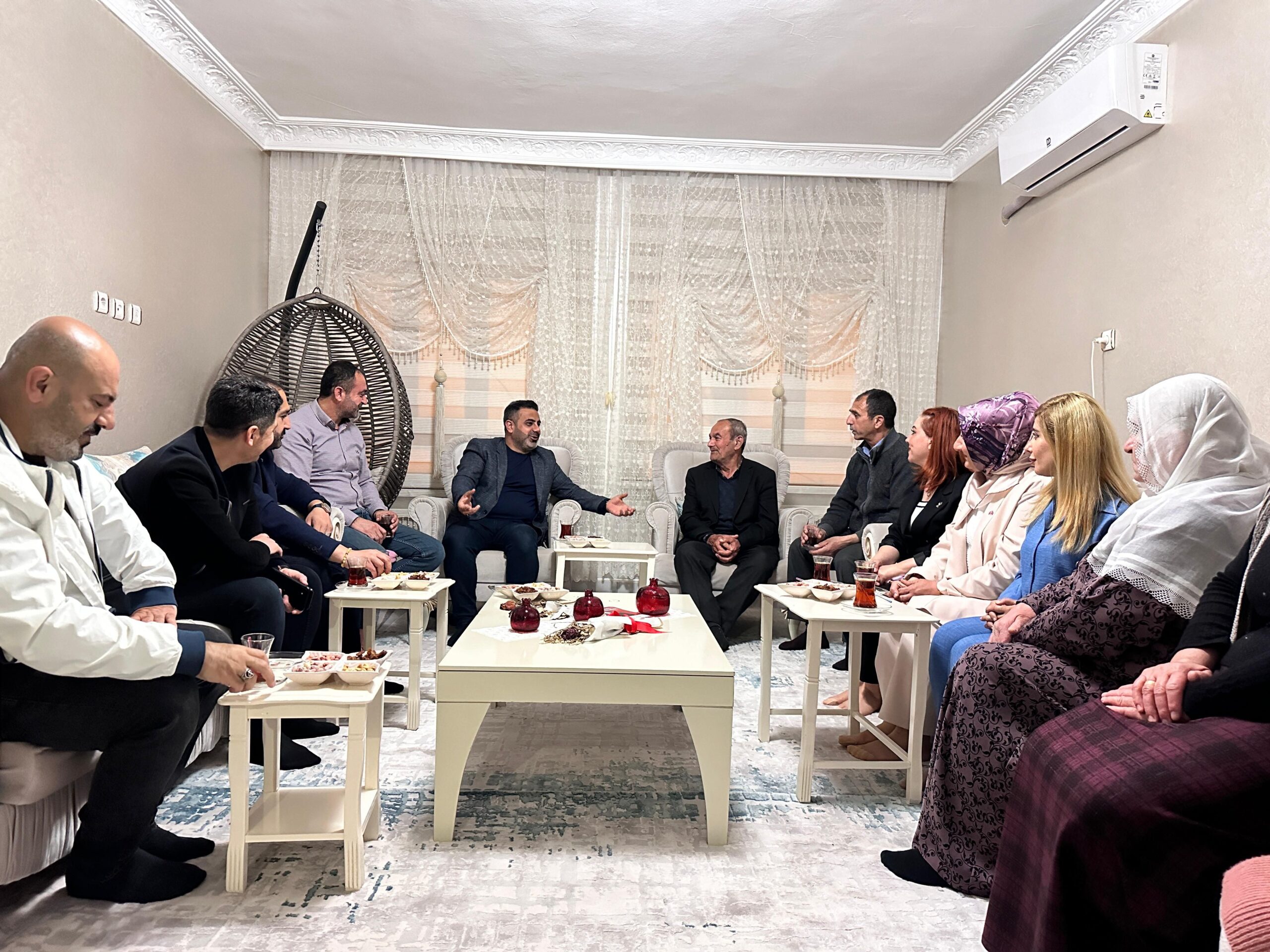 MHP’den ev ziyaretleri