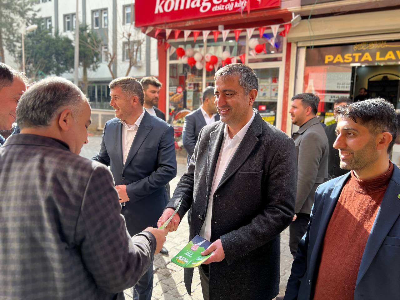 Sason’da halkın sıkıntılarını dinledi