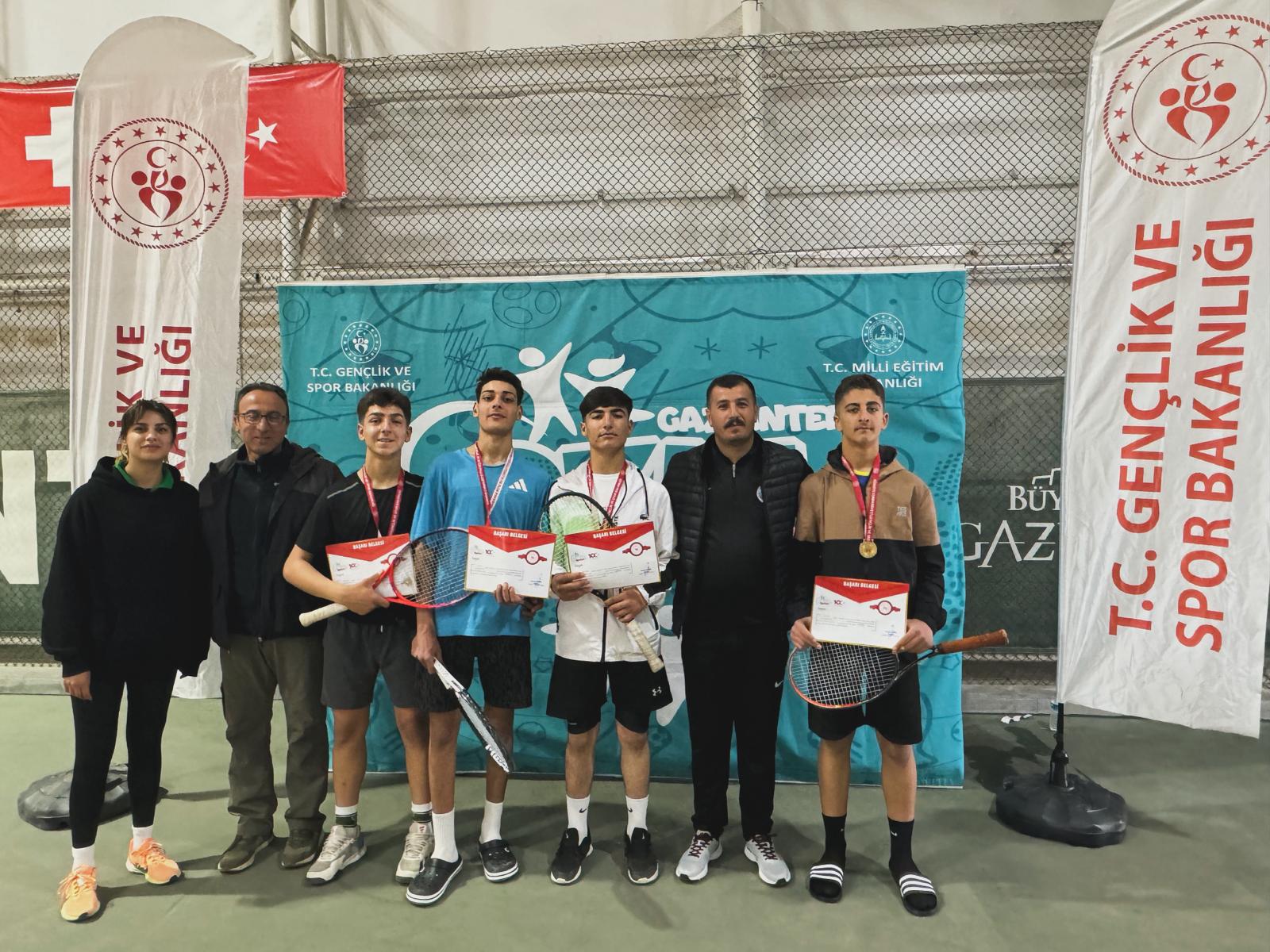 Teniste Türkiye finallerine kaldılar