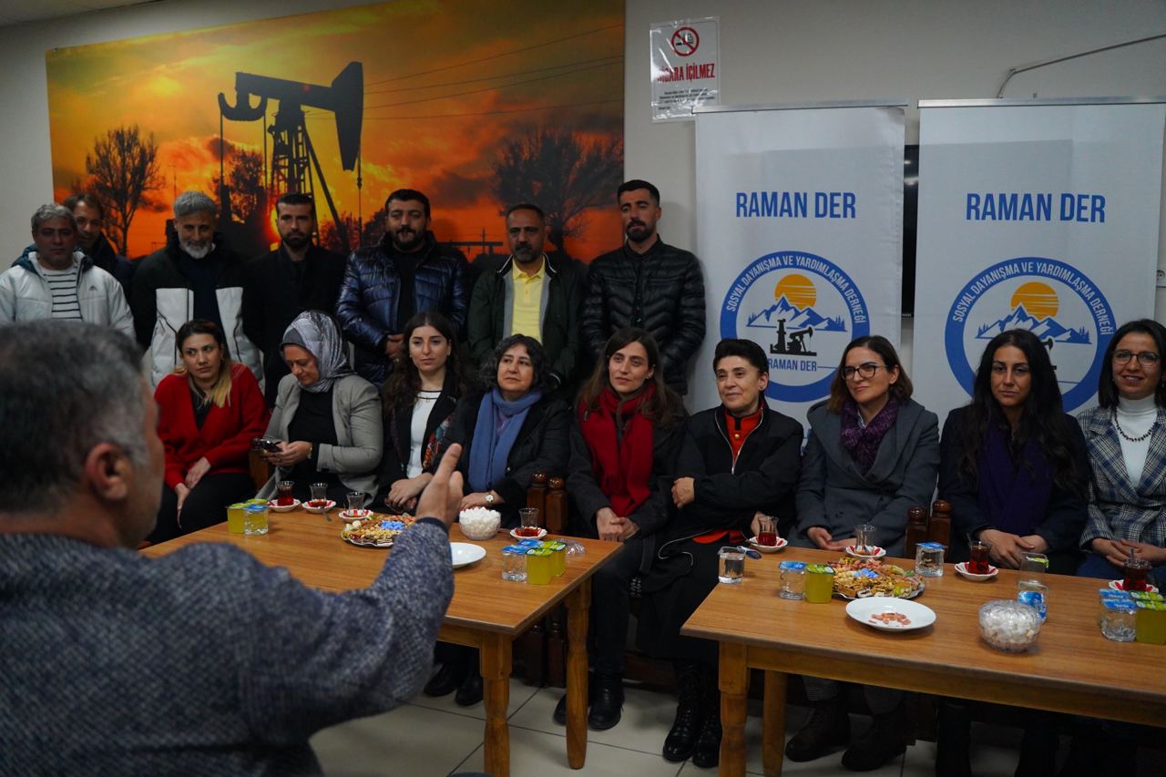 “Tırnaklarımızla yolumuzu açacağız”