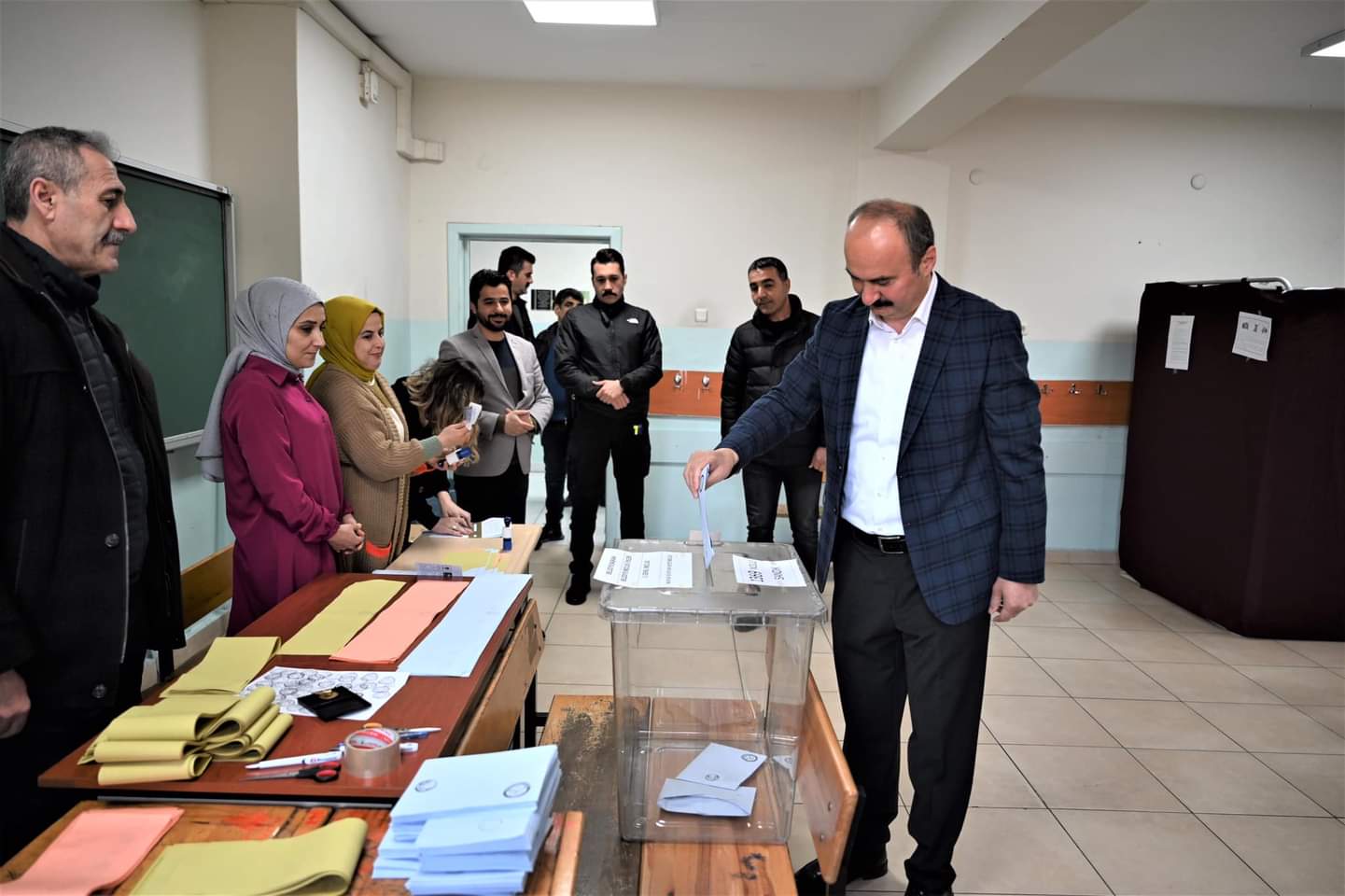 Vali Canalp, oyunu kullandı