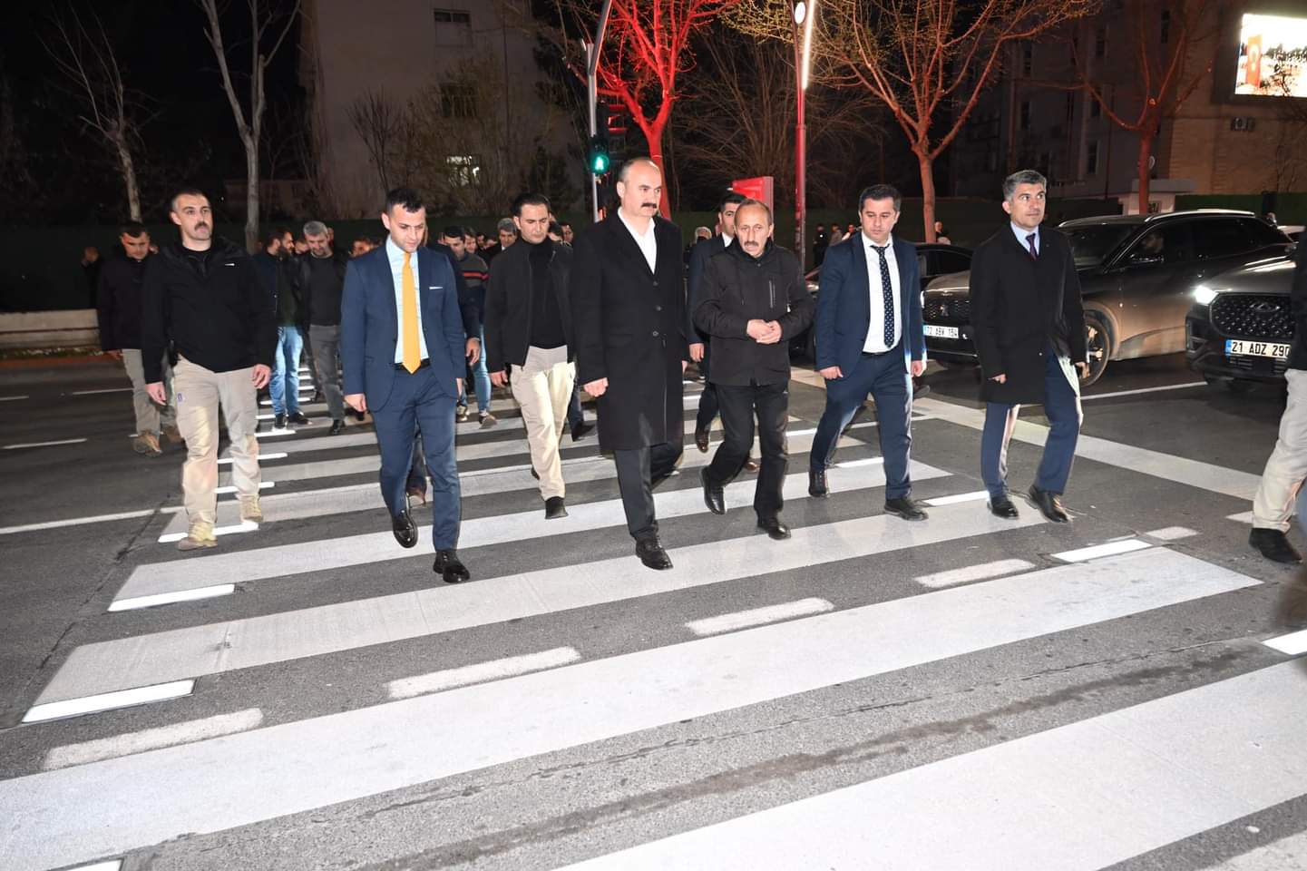 Yaya güvenliği için LED ışıklı geçitler