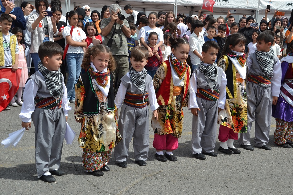23 Nisan coşkusu