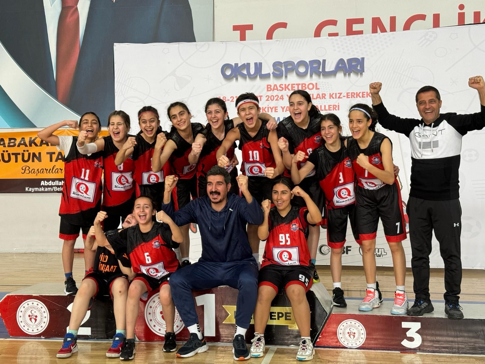 Belde ortaokulundan tarihi başarı