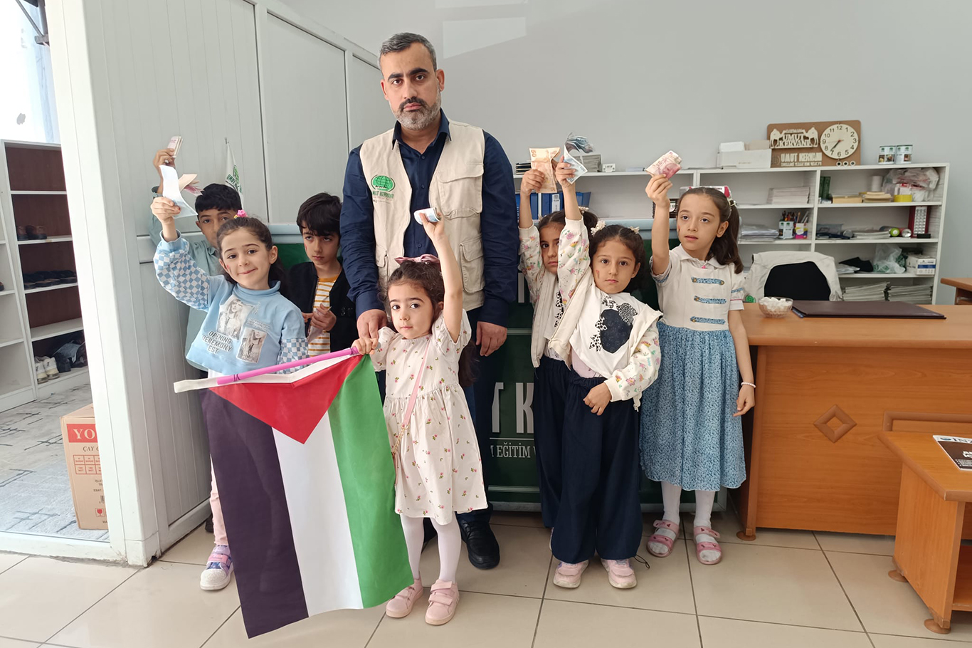 Harçlıklarını Gazze’ye bağışladılar