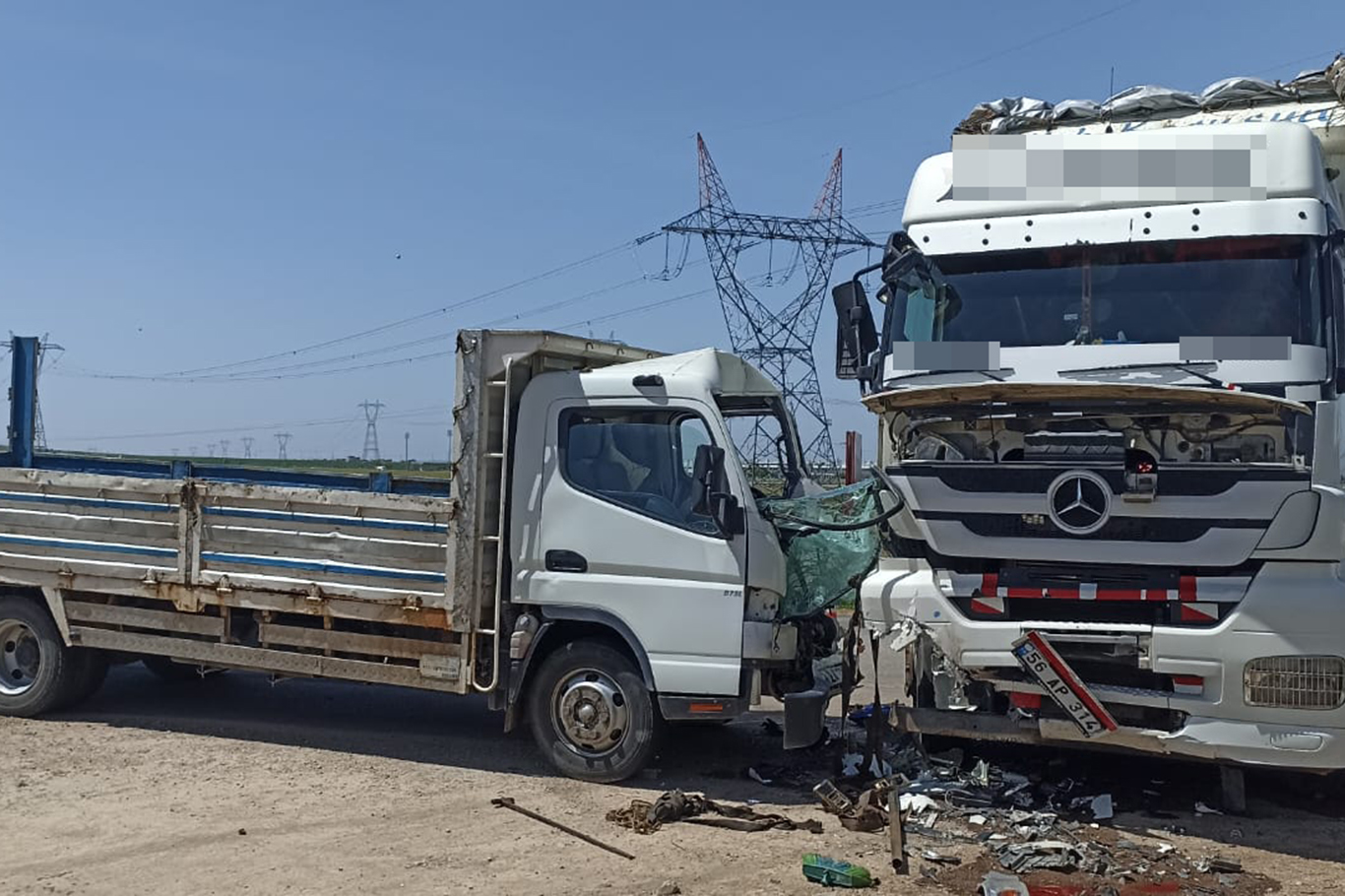 Kamyon ile kamyonet çarpıştı