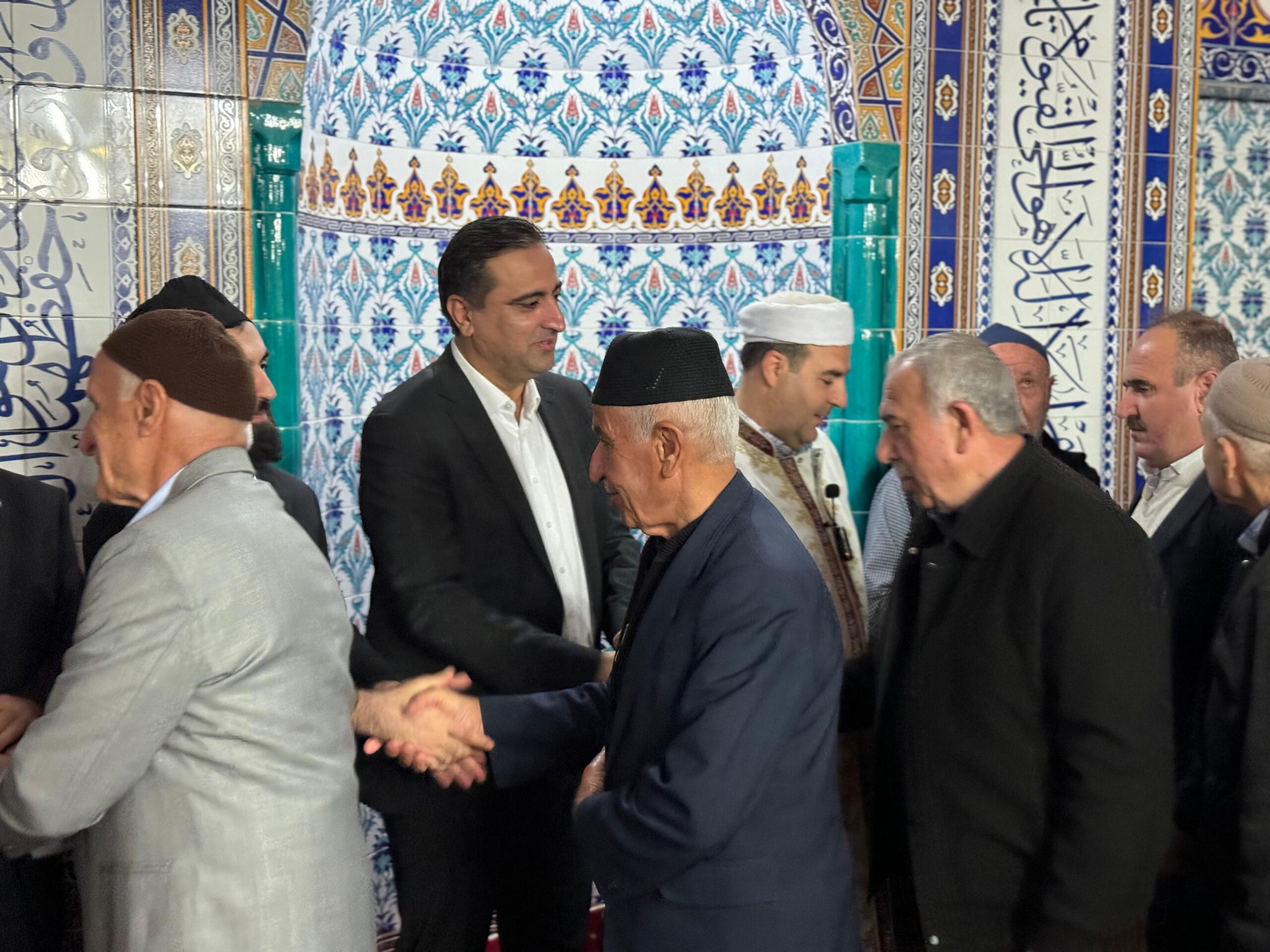 Ramanlı, halkla bayramlaştı