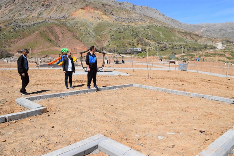 Peyzaj çalışmalarını yerinde inceledi