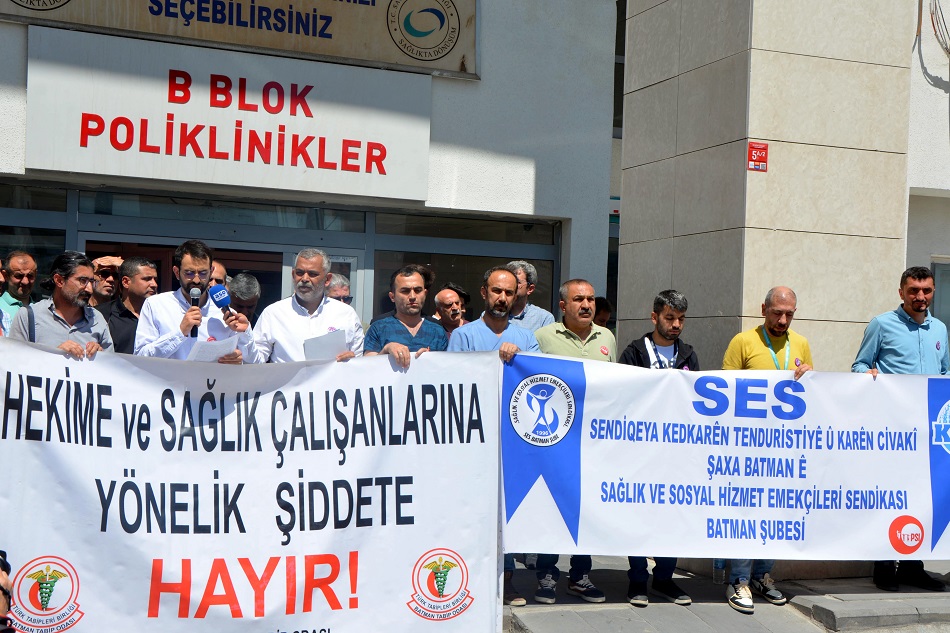Şiddeti protesto ettiler
