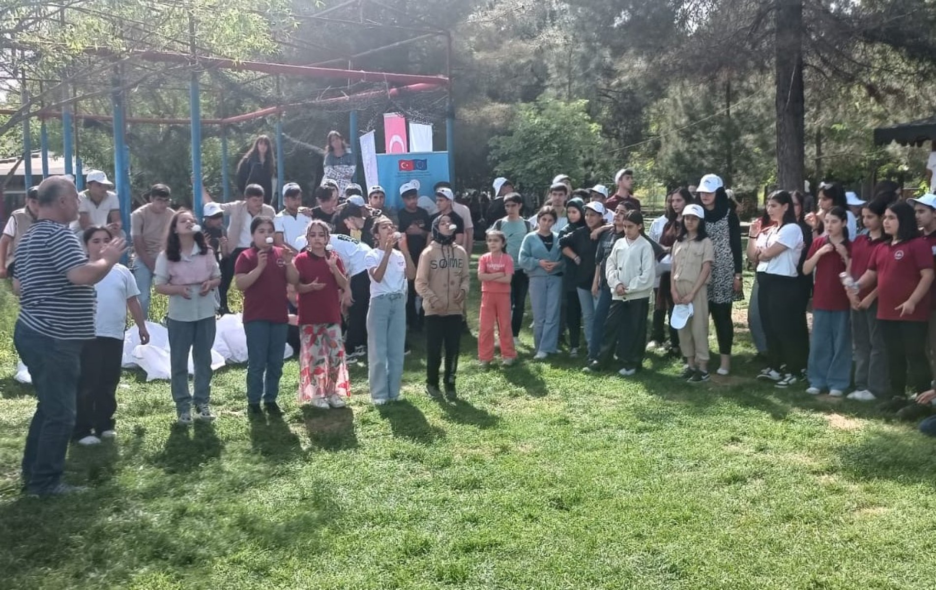 Suriyeli çocuklarla piknik