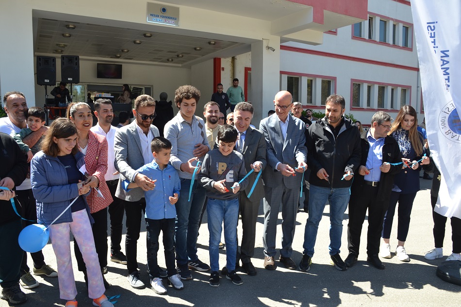 Üniversitede otizmli çocuklar unutulmadı