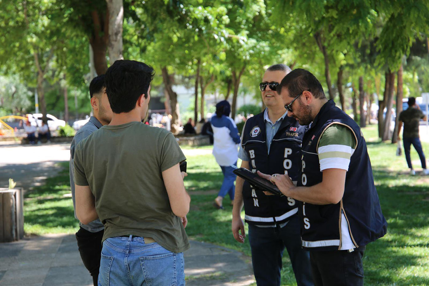 8 bin 230 şahıs sorgulandı