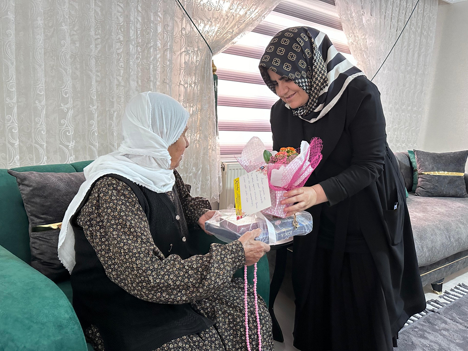 Aksoy’dan anlamlı ziyaret