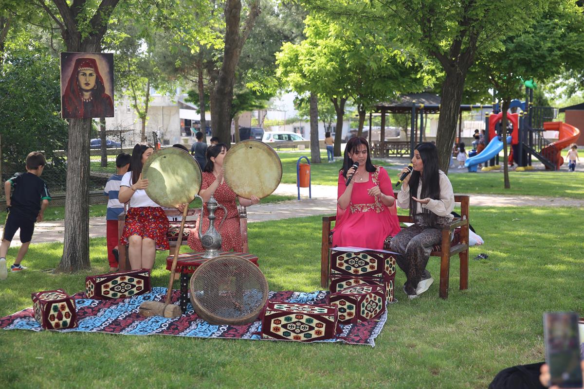 Anneler günü Dengbej dinletisiyle kutlandı