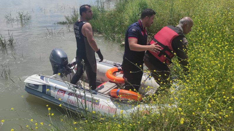 Çayda mahsur kaldılar