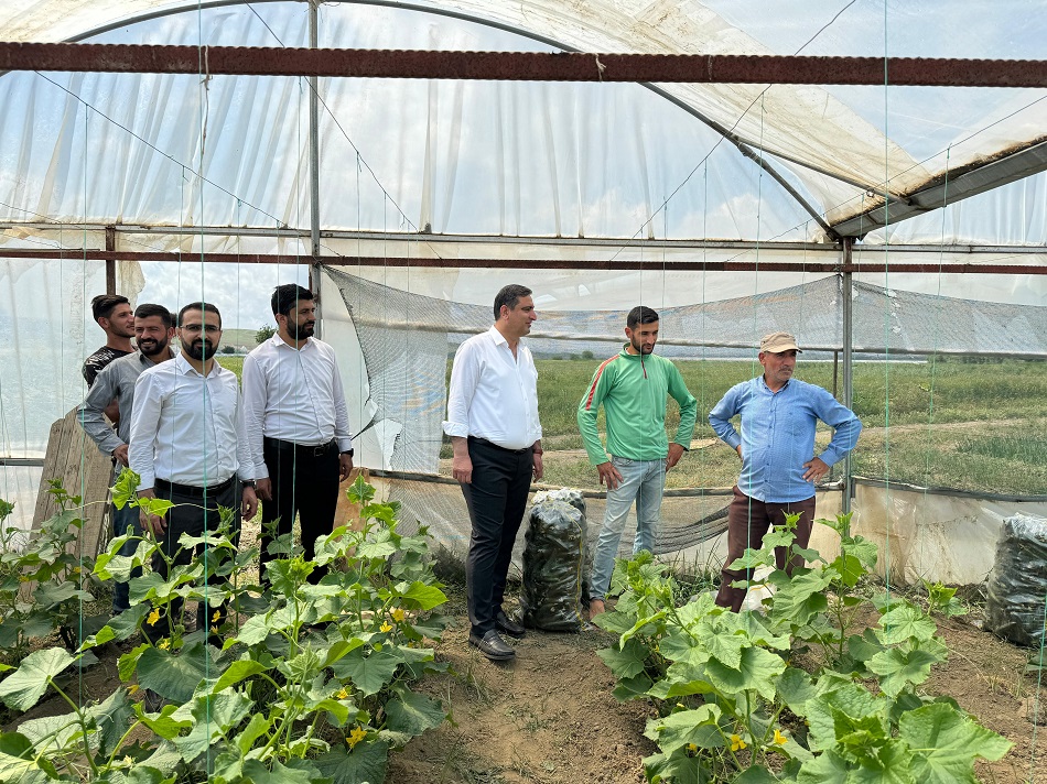 Çiftçilerin sorunlarını dinledi