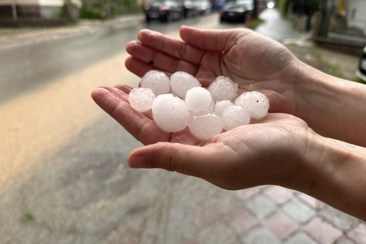 Fındık büyüklüğünde dolu yağdı