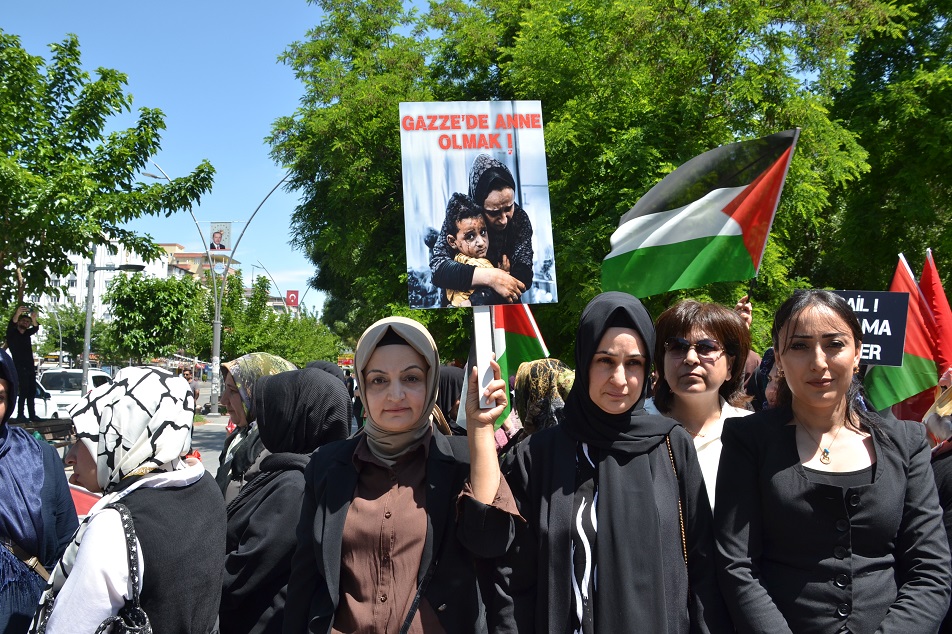 Gazze’deki annelere dikkat çektiler