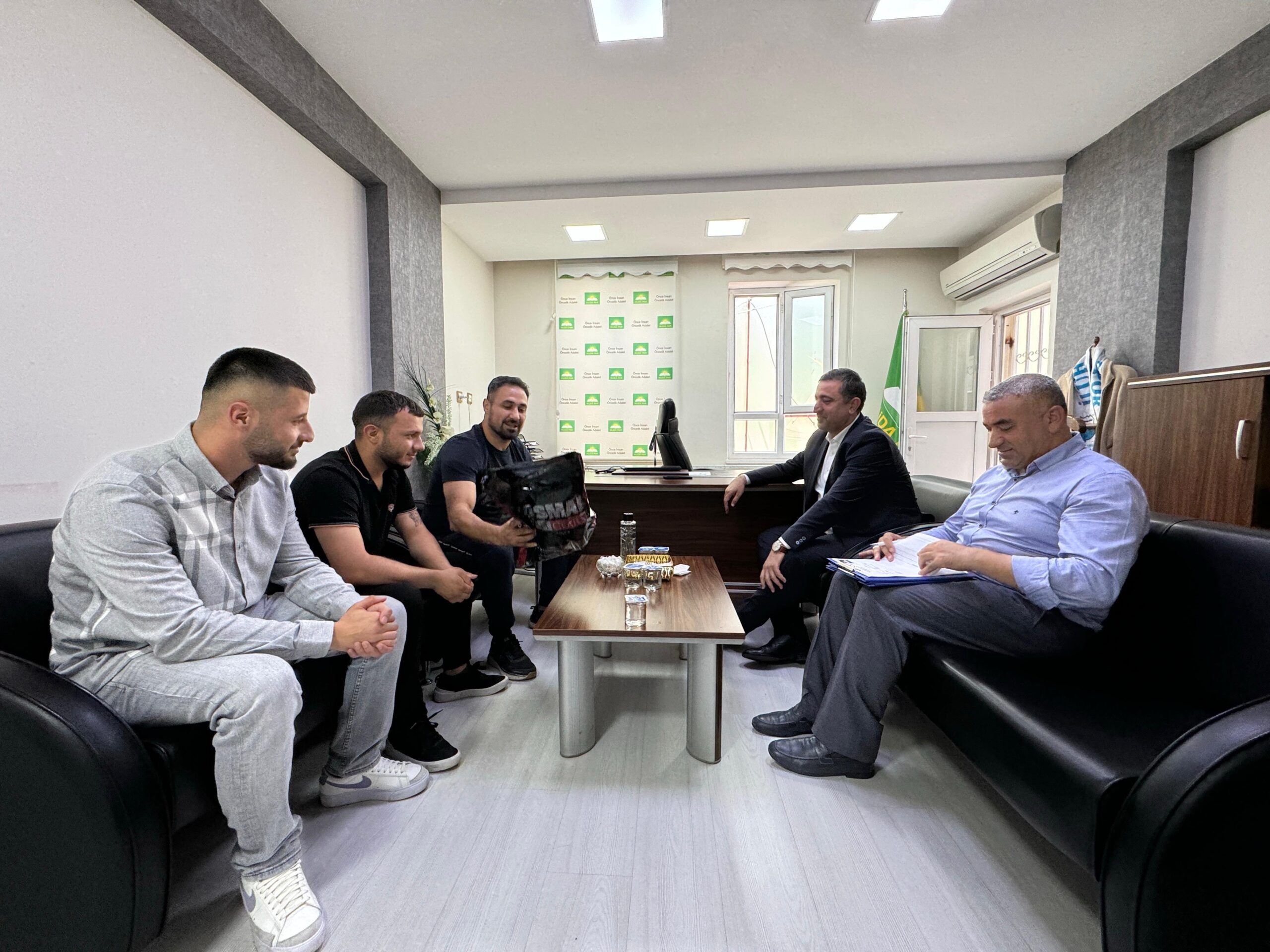 Halkın sorun ve taleplerini dinledi