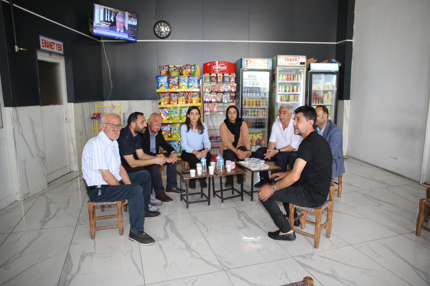 Halkın sorunlarını yerinde dinliyor