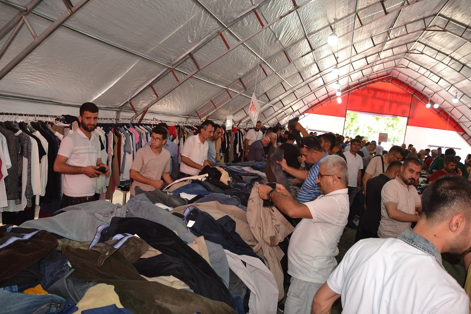 İndirim çadırı dolup taştı