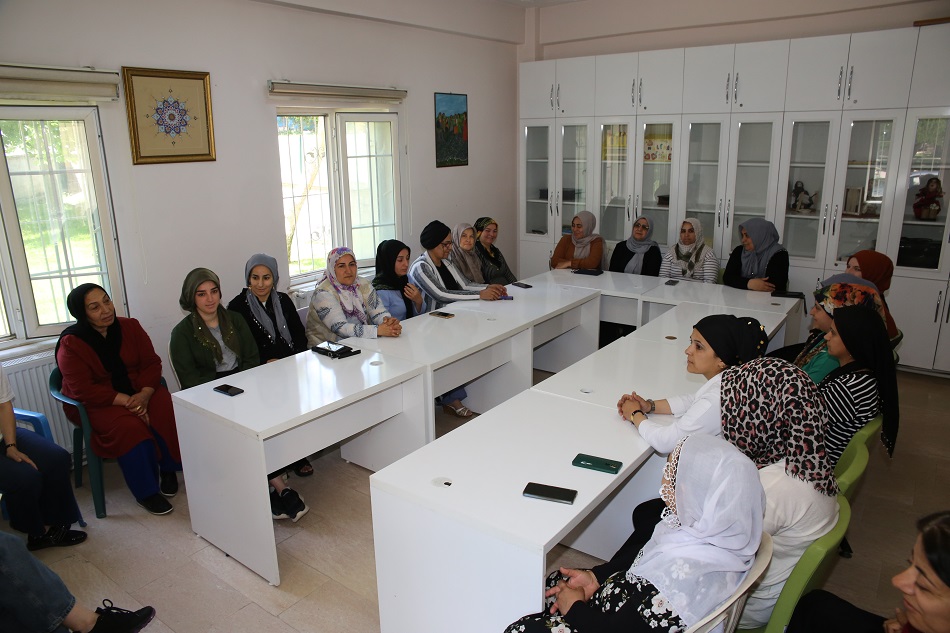 Kadın kursiyerlere psiko eğitim semineri