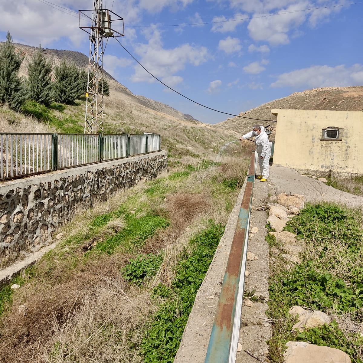 Köylerde haşerelere karşı ilaçlama