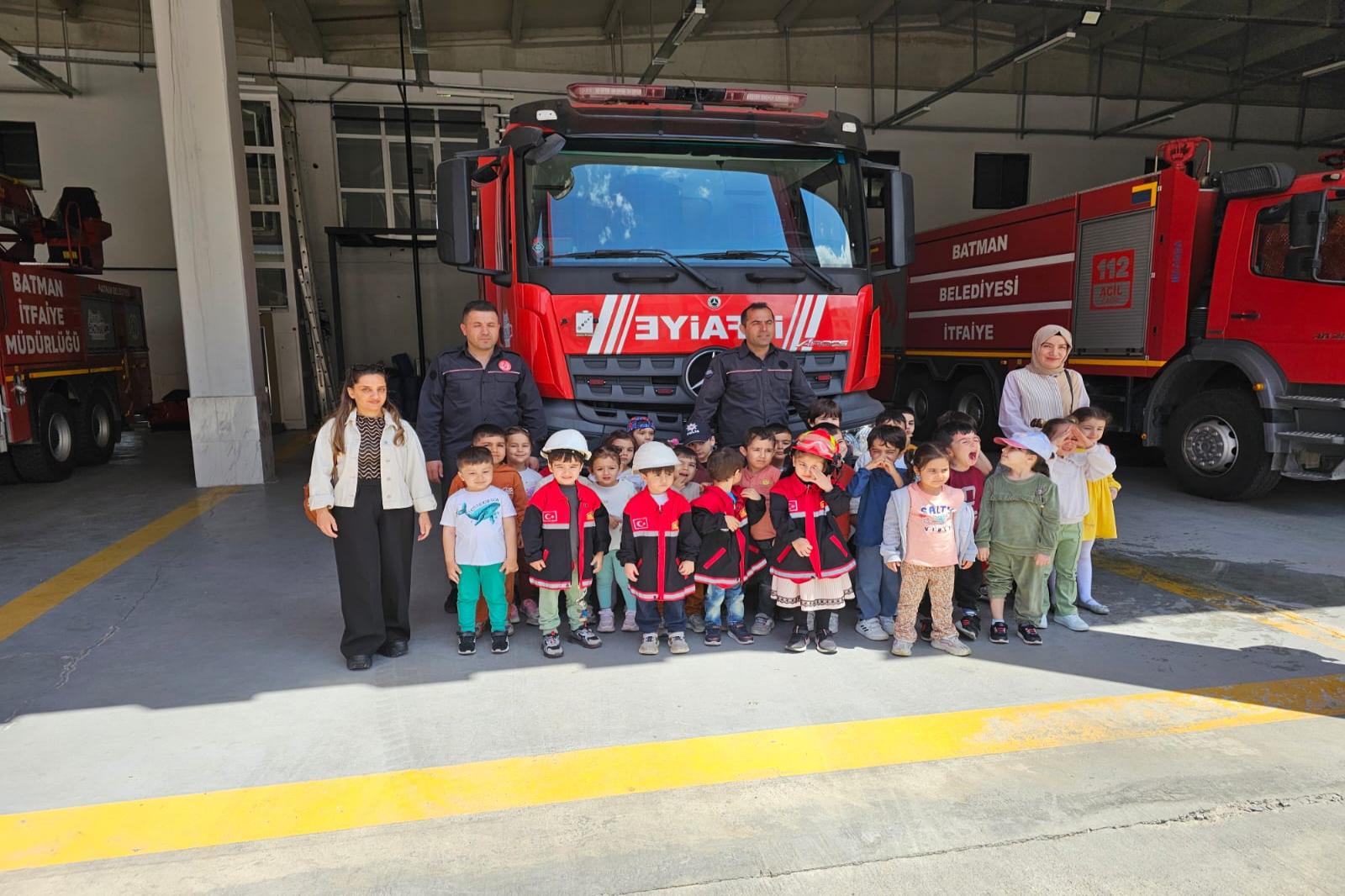 Miniklere itfaiye tanıtıldı