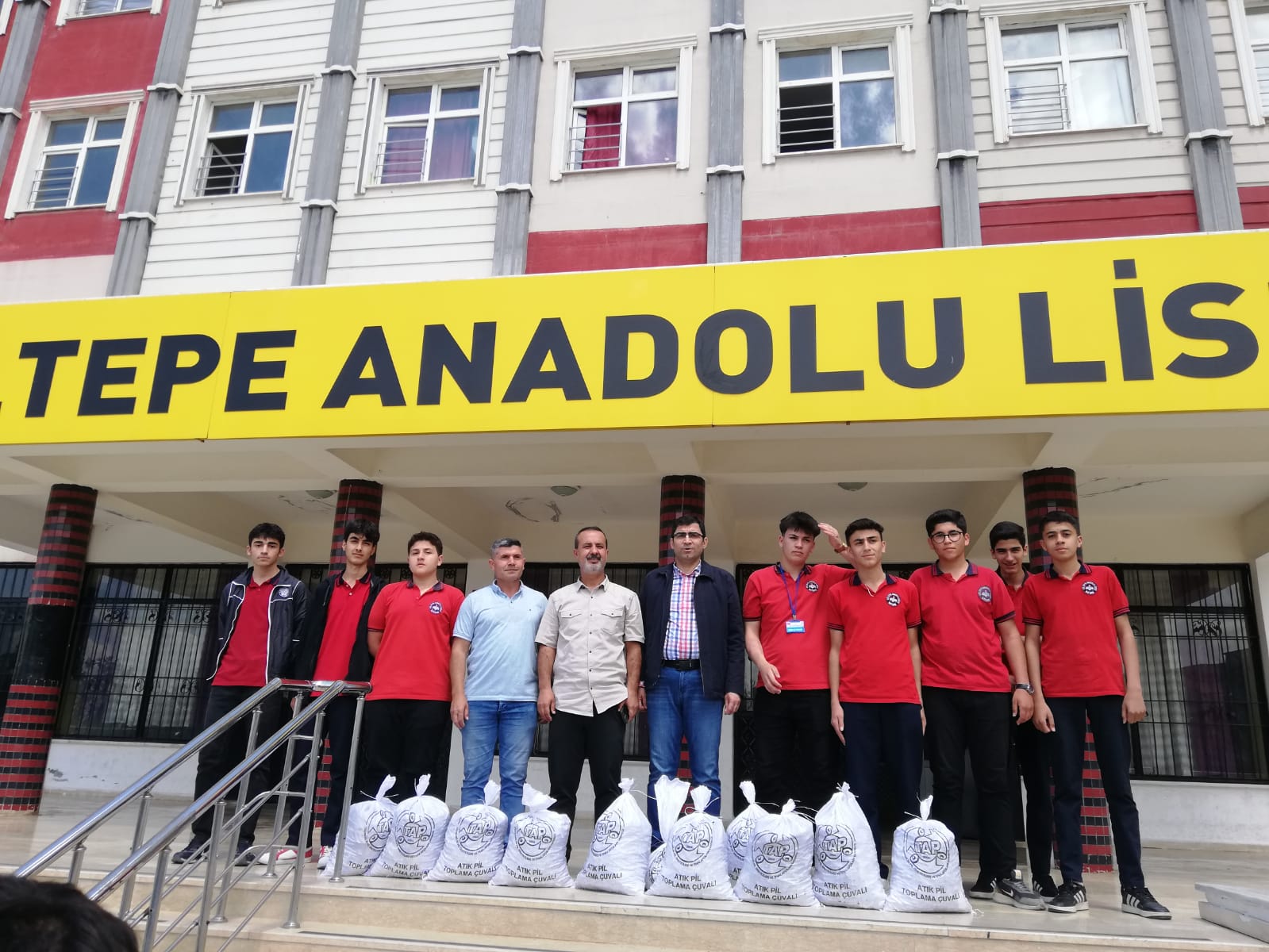 Okullarda bir ton atık pil toplandı