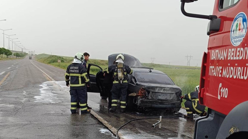 Seyir halinde alev aldı