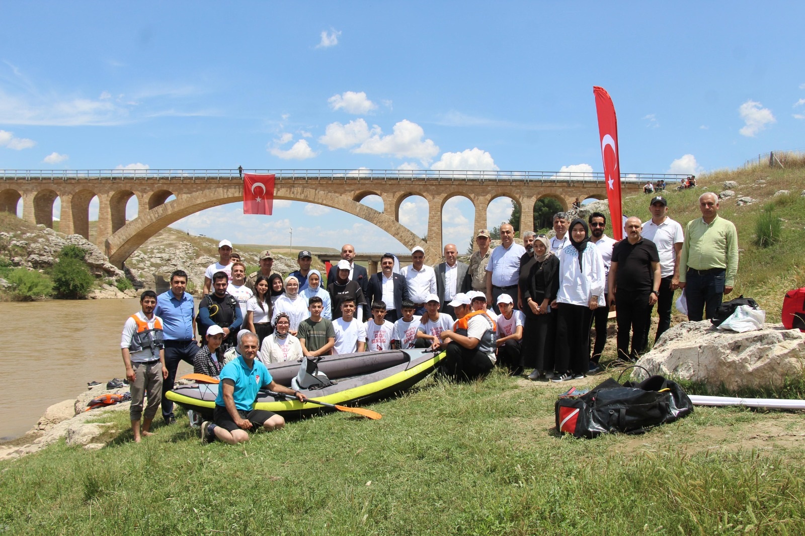 Tarihi Avuska köprüsünde spor yaptılar