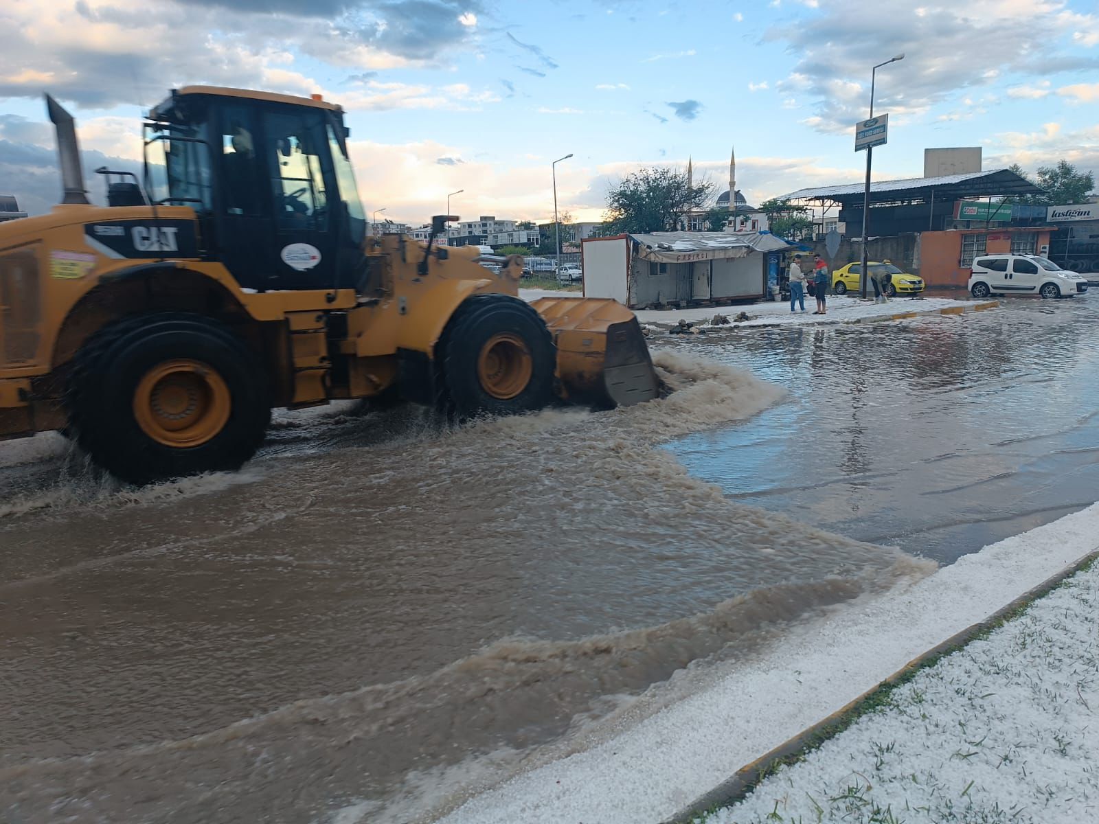 Taşkın sulara anında müdahale ettiler