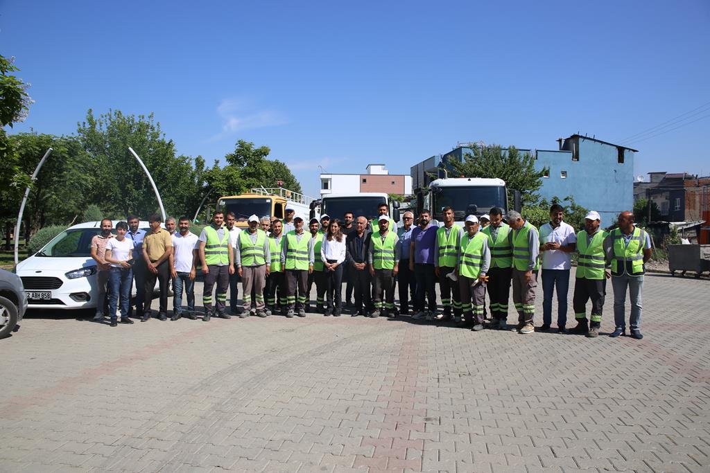 Temizlik ekibi aralıksız çalışıyor