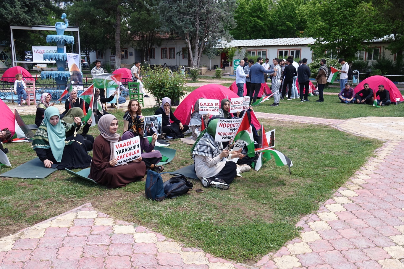 Üniversite öğrencilerinden ‘çadır nöbeti’