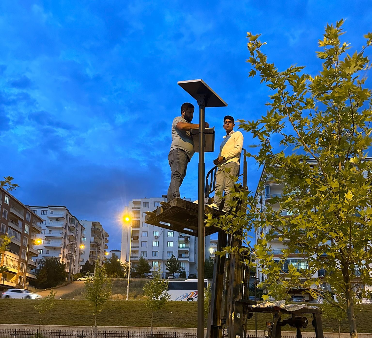 Yürüyüş yolu aydınlatma sorun giderildi