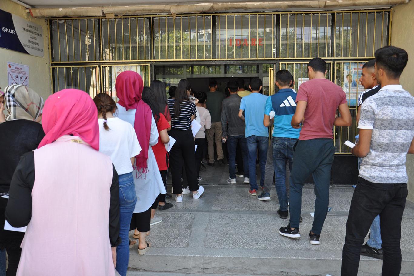 36 BİN KİŞİ SINAVDA TER DÖKTÜ