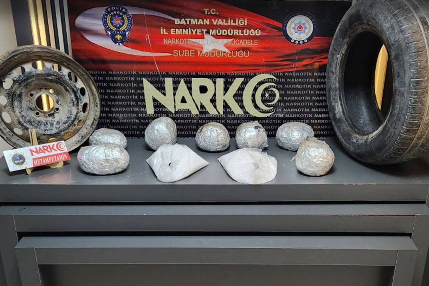 Aracın yedek lastiğinden uyuşturucu çıktı