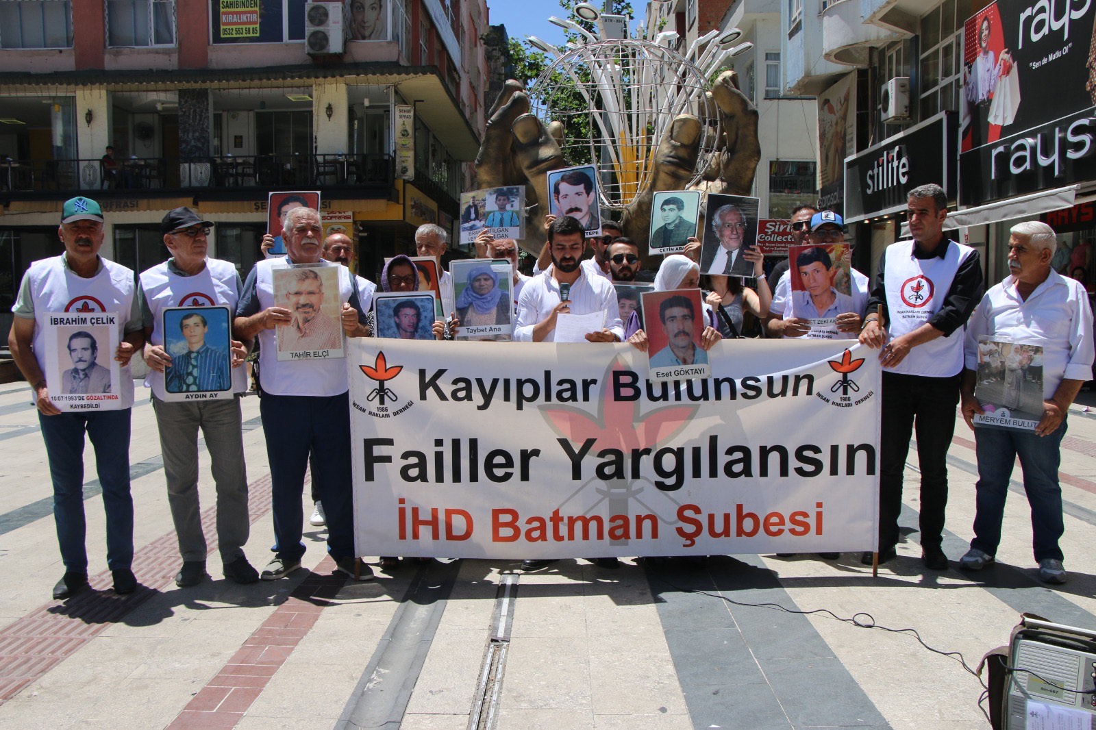 Ay’ın akıbetini sordular