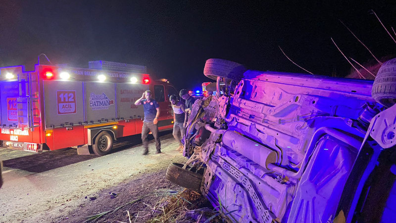 Belde girişinde takla attı