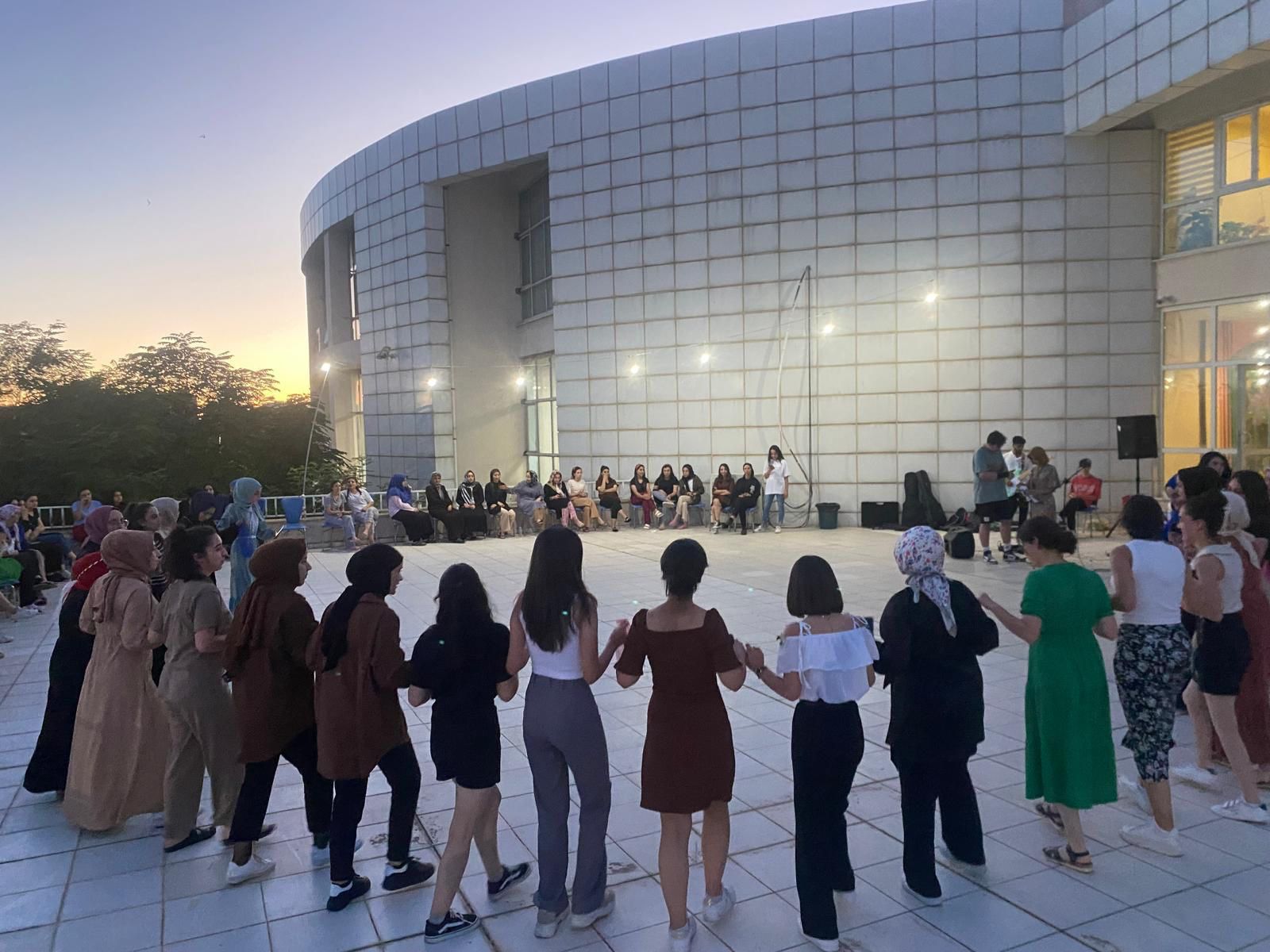 Bir yılın stresini attılar