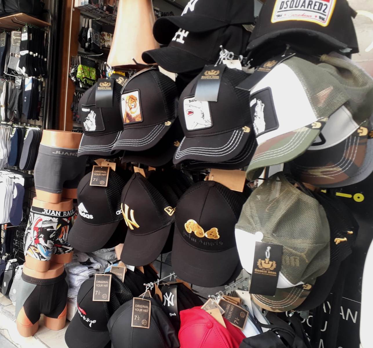 En ucuz şapka 100 lira