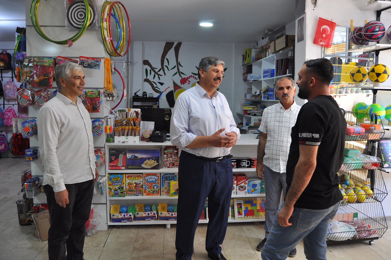 Esnafın sorunlarını dinledi