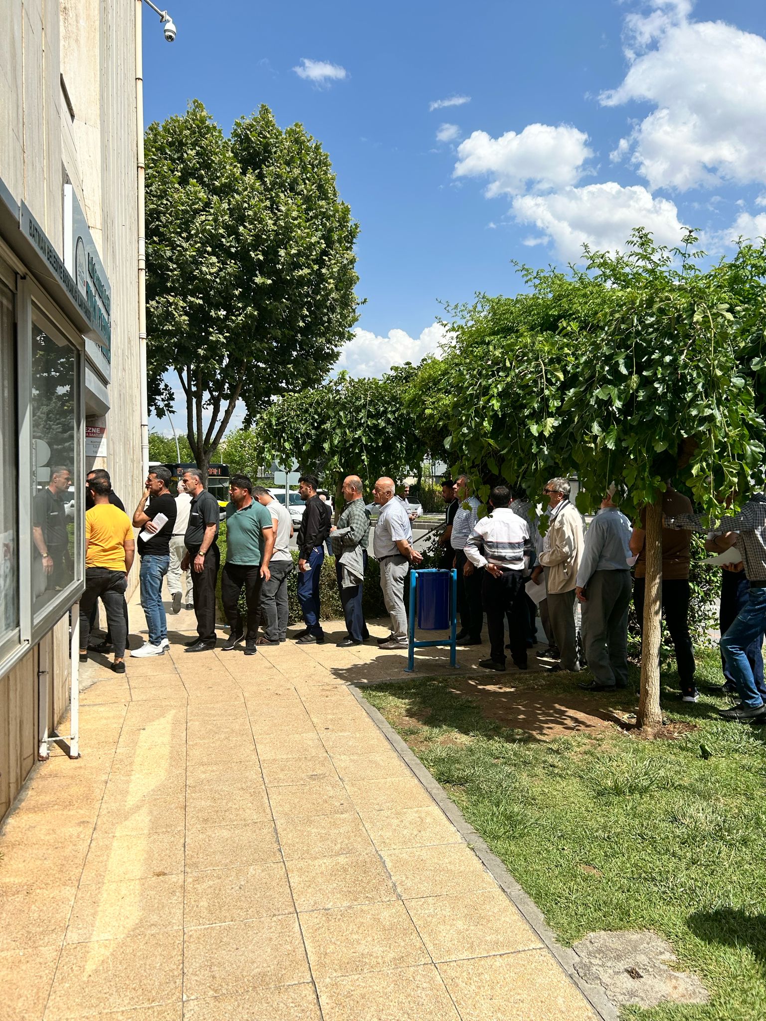 Güneş ve yağmura karşı çatı önlemi