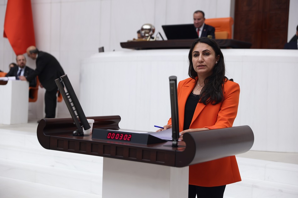 “Hacı adayları kaçak göçmen gibi saklanıyor”