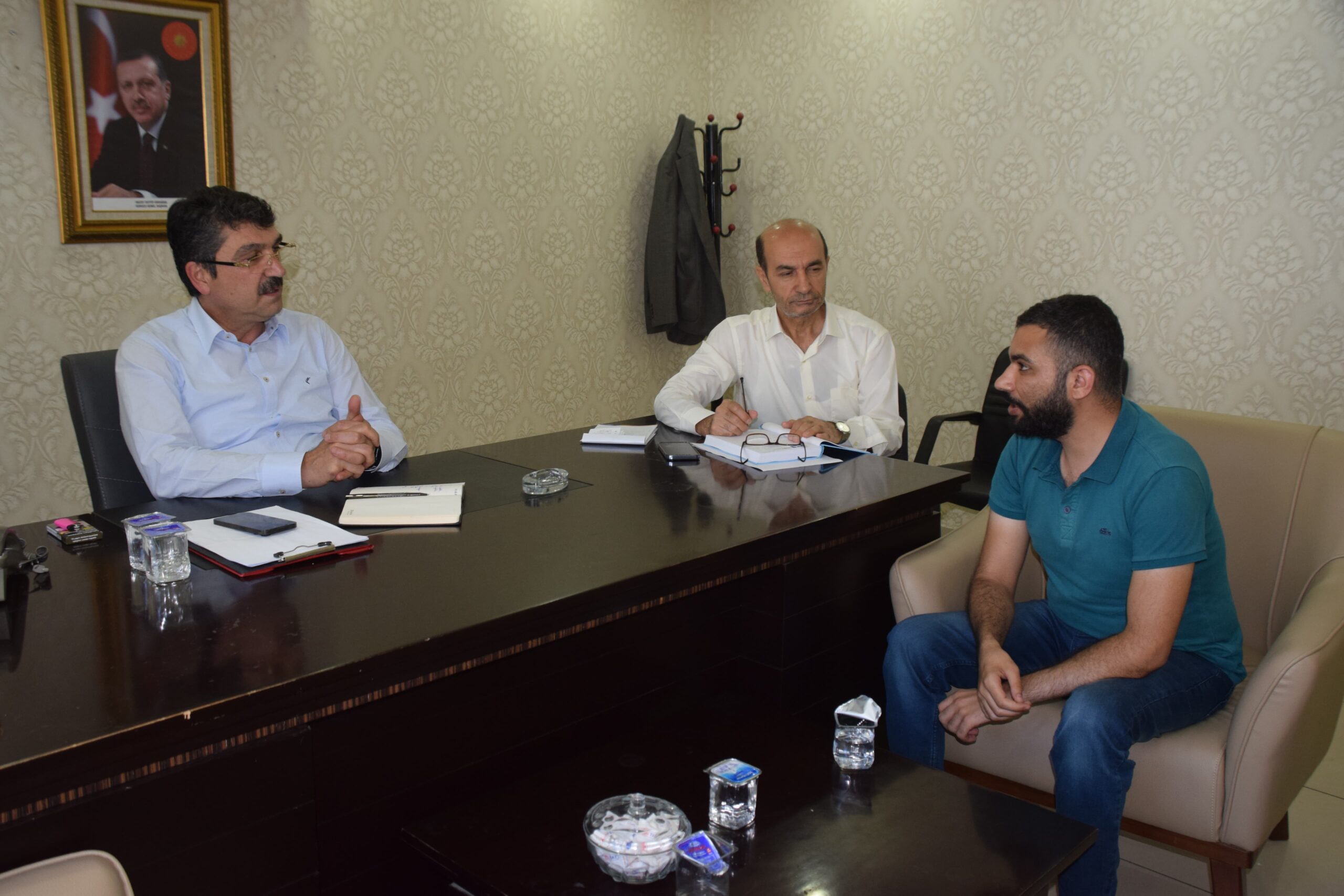 Halk gününde vatandaşların sorunlarını dinledi