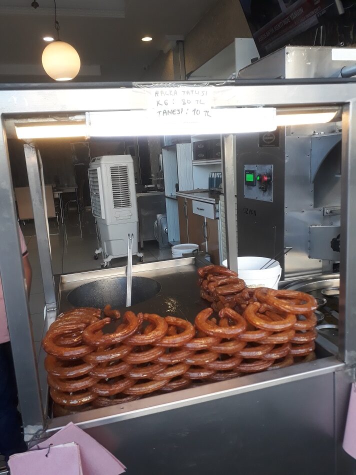 Halka tatlının tanesi 10 lira