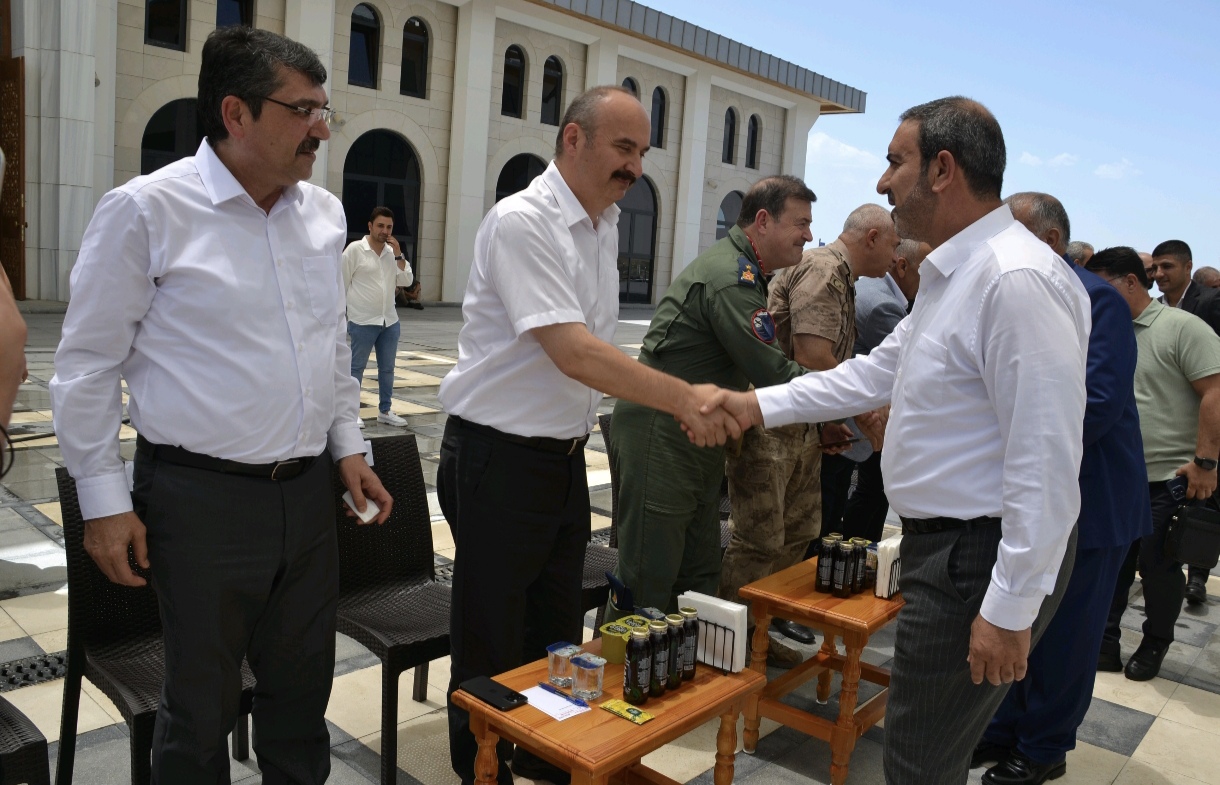 Vatandaşlarla bayramlaştılar