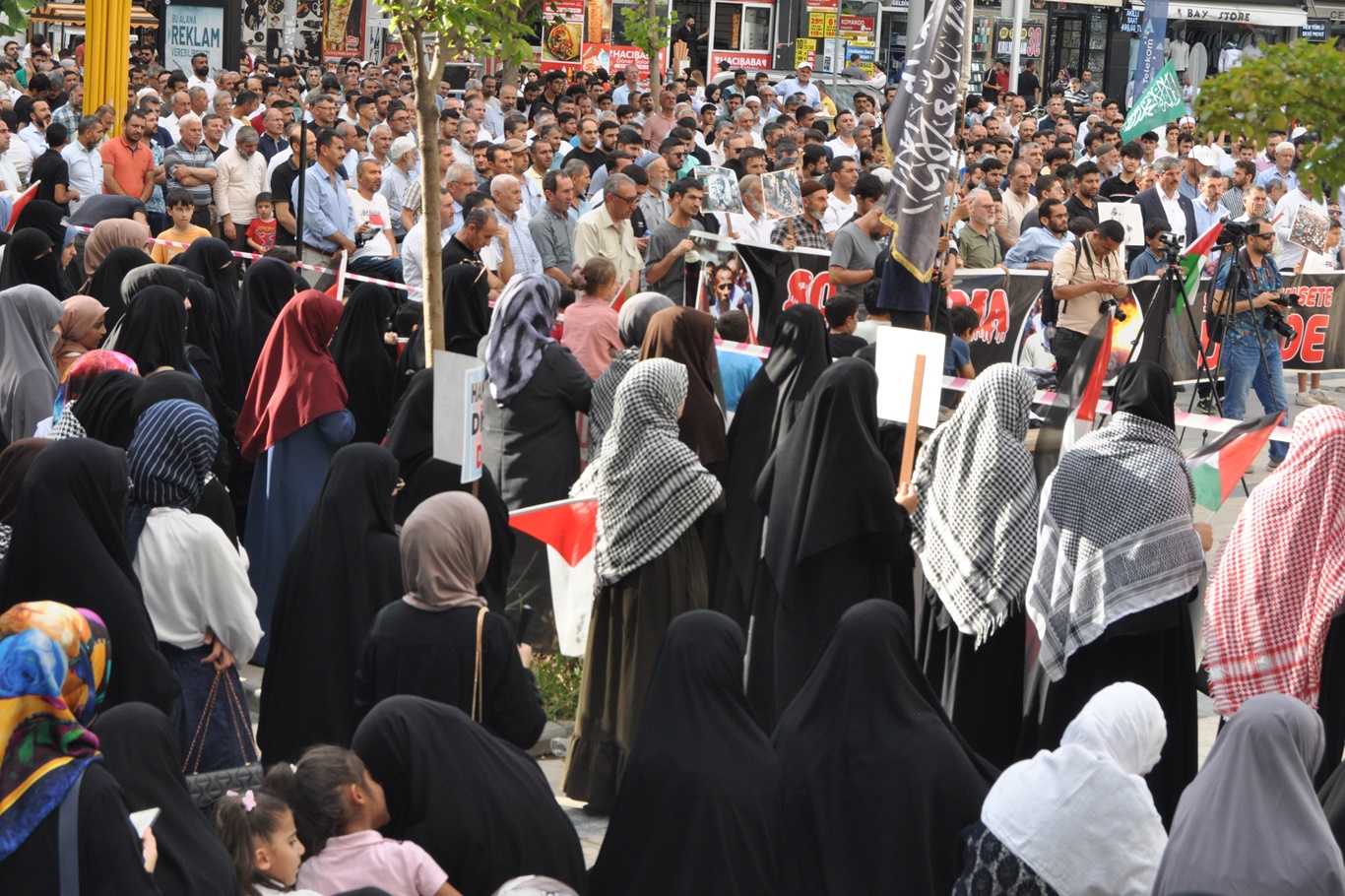 Nuseyrat katliamı protesto edildi